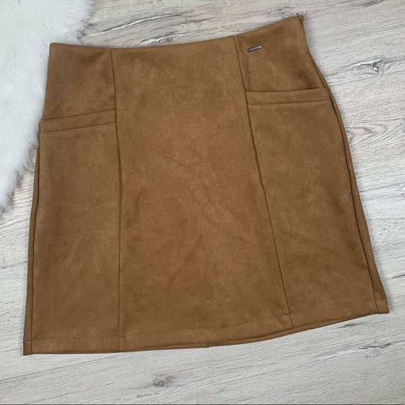 T TAHARI Faux Suede Mini Skirt In Caramel XL - Picture 2 of 9